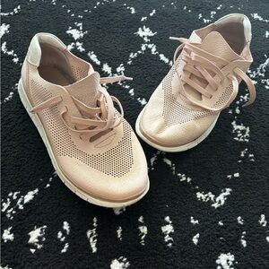 Women’s Vionic Sneakers